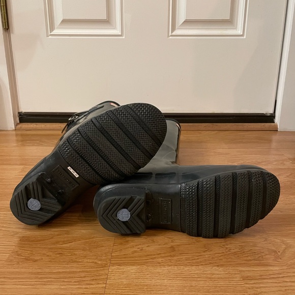 Like New Hunter Boots, Original Tall Gloss Rain Boots: Dark Slate, Size 7 - Picture 2 of 4